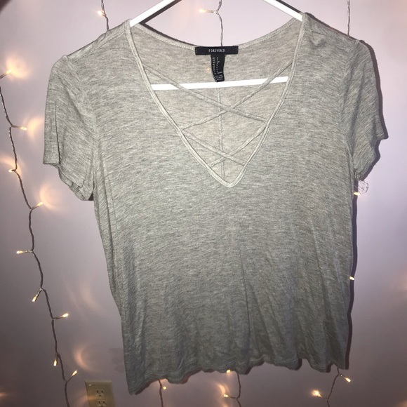 Forever 21 Tee Shirt. Only wore once! 💁🏼‍♀️💓 - Picture 1 of 3